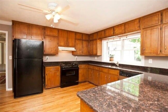 Photo - 727 Scott Cir