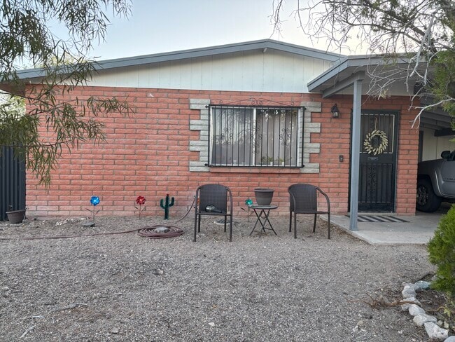 Building Photo - 1942 S Lillian Cir Rental