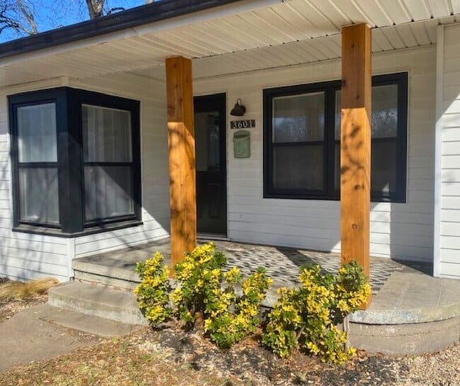 Photo - 3601 E Brookview Dr