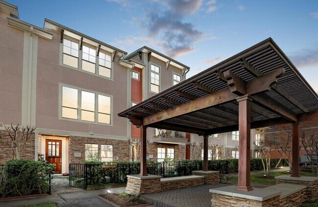 Building Photo - 1049 W 22nd St Unit C