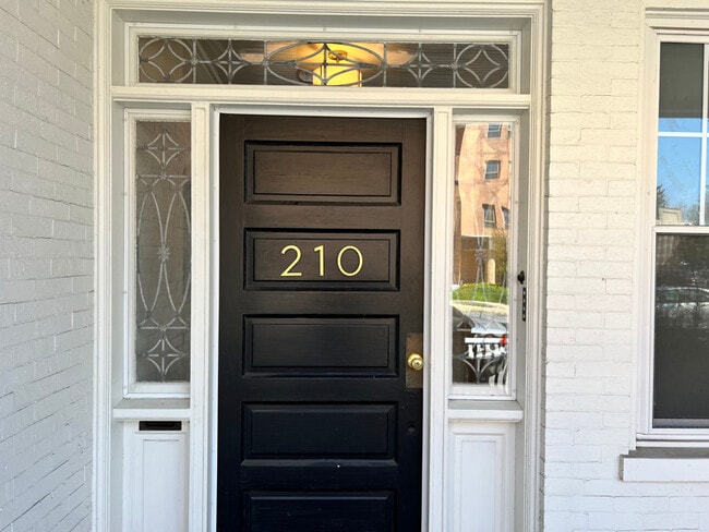 Photo - 210 W Chestnut St Unit 4