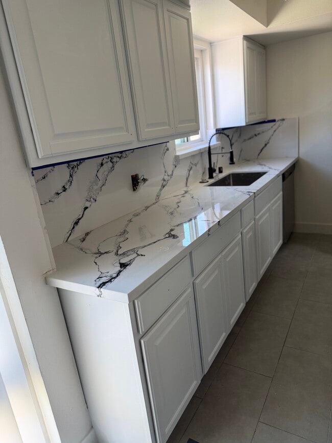 Building Photo - 1418 14th St, Santa Monica, CA 90404