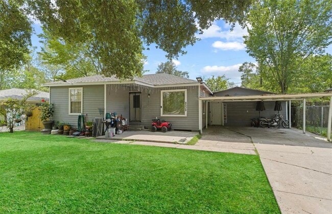 Photo - 8538 Sunderland Rd