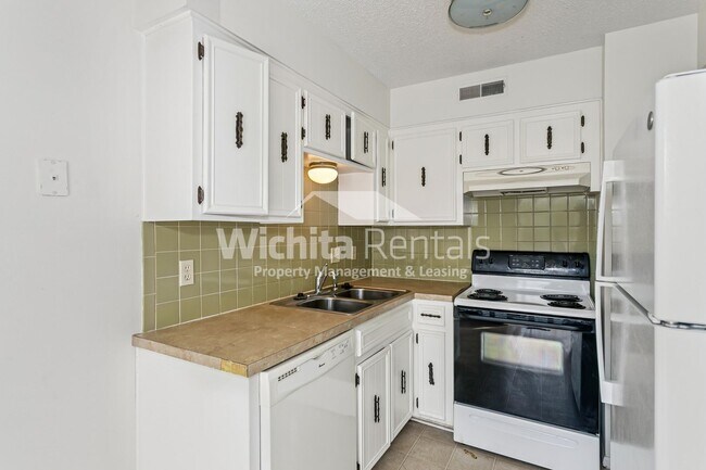 Photo - 2305 S White Oak Dr Unit 1