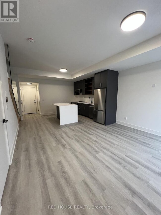 Photo - 120 Everett Cmn