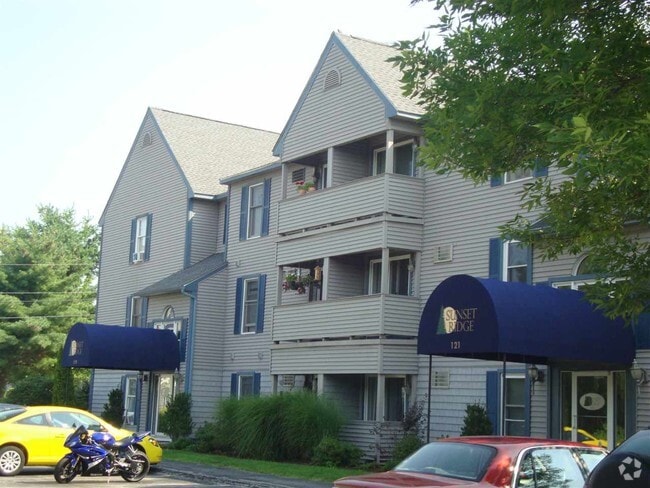 Building Photo - 119 Eastern Ave Unit 204 Rental