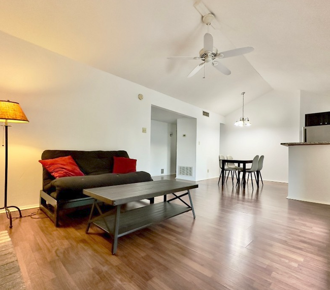 Building Photo - 3018 S 1st St Unit 203.1 Rental