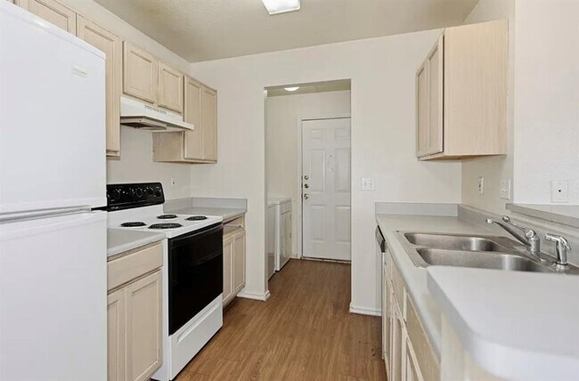 Photo - 844-846-846 Sagewood Trail