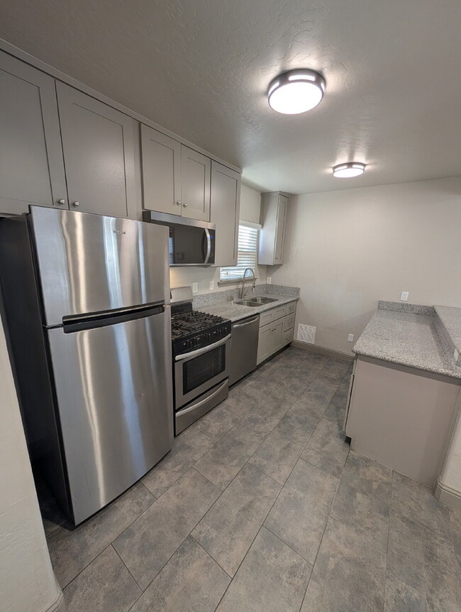 Photo - 935 E Divisadero St