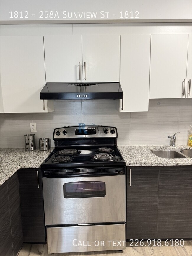 Photo - 258A-258A Sunview St
