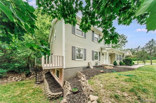 Photo - 21993 Riverview Dr