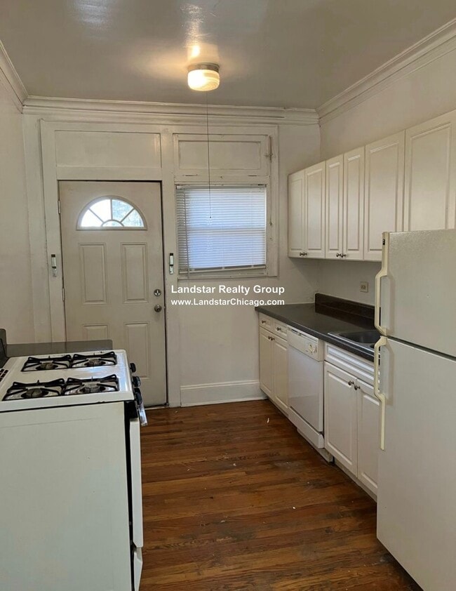 Building Photo - 4830 W Addison St Unit 2S