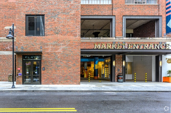 Entrada del edificio oeste - FLATS at Ponce City Market