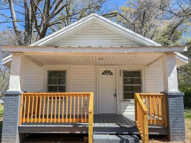 Photo - 307 Green St