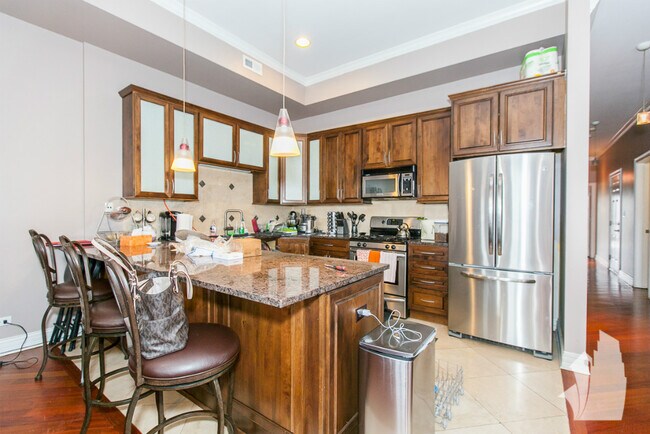1357 W Grand Ave Unit 4