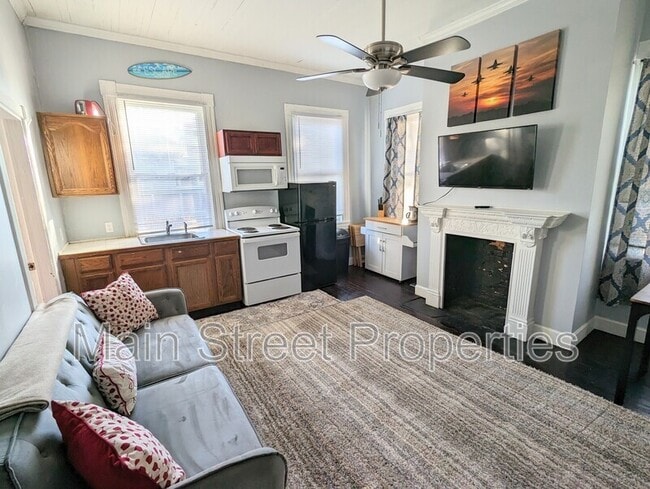 Photo - 911 N Spring St Unit 3