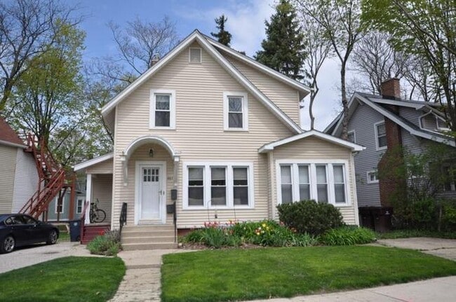 Photo - 921 Sylvan Ave