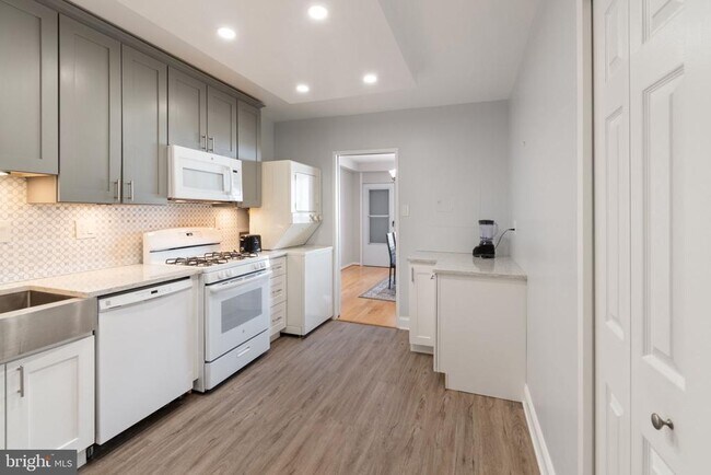 Photo - 3705 S George Mason Dr Unidad 2202S