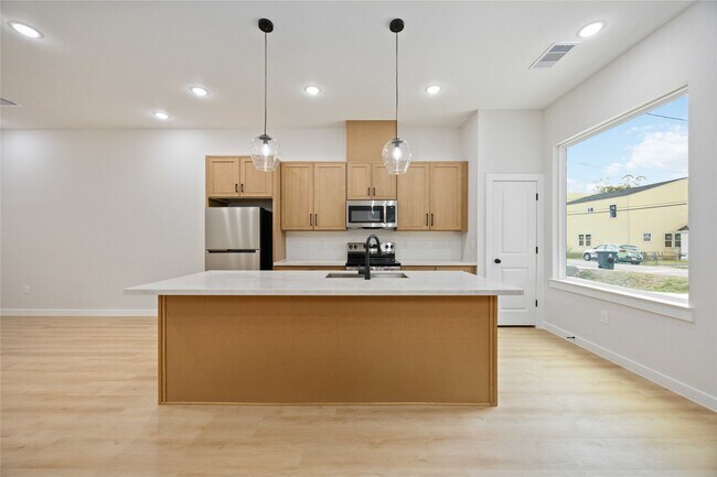 Photo - 8110 Brandon St