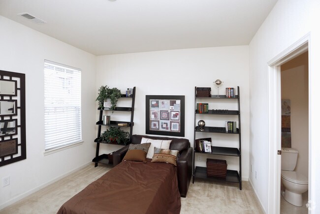 2BR, 2BA - 1094 SF