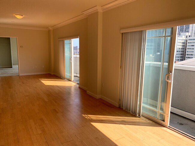 Photo - 900 Van Ness Ave