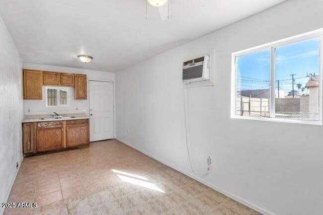 Photo - 414 W 9th St