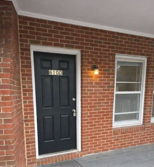 Building Photo - 610 Rugby Rd