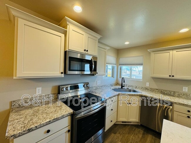 3330 Winchell Ln