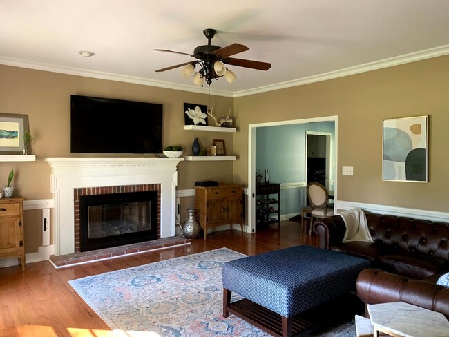 132 S Marion Dr
