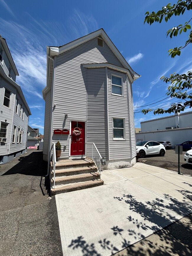 Photo - 213 Lakeview Ave Unidad #2