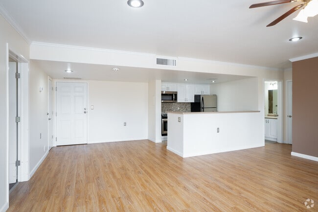 2BR, 2BA - 1050SF - Dining Room