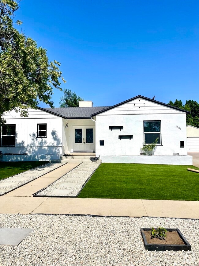 Front - 10134 Memory Park Ave Rental