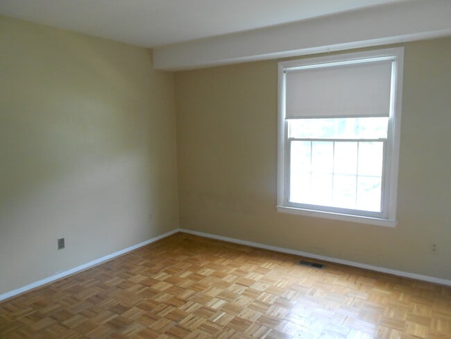 Photo - August 2026/2027 Loyola off-campus 2bd/2ba Homeland Southway Condo w/ CAC & more! - Available 8/9