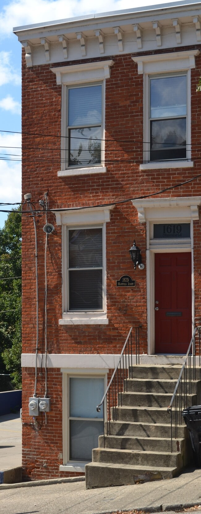 Front Entrance - 1619 Mansfield St Unit #2