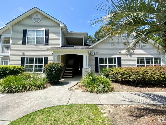 Building Photo - Spacious Three Bedroom Condo Located at Th... Unit A117