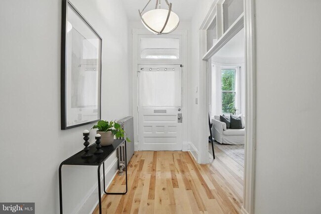 Photo - 136 R St NE