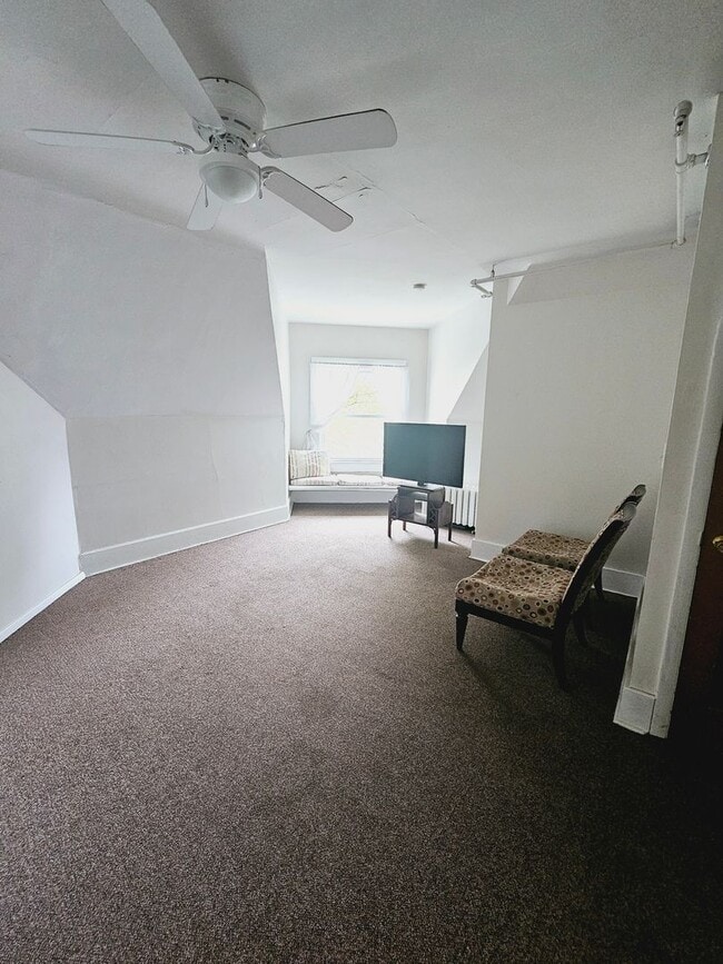 Photo - 333 W 6th St Unit 3rd Floor