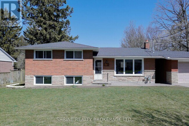 Photo - 670 Victoria St