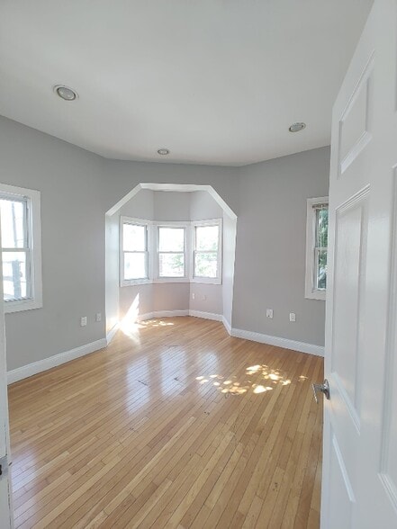 401 River St
