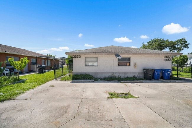 Photo - 3656 Seminole Ave Apartamento Unidad 3660 Seminole Ave #28
