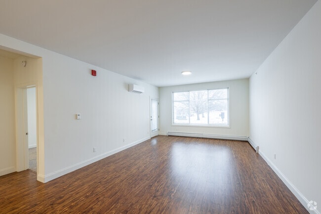 1BR, 1BA - 850SF - Living Room