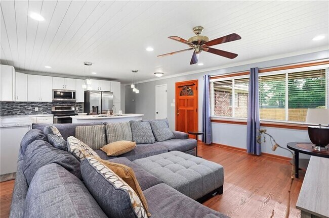 Photo - 1808 Sandy Plains Rd
