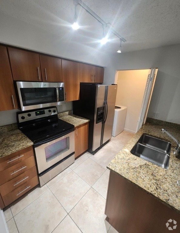 Building Photo - 1020 Crystal Way Rental
