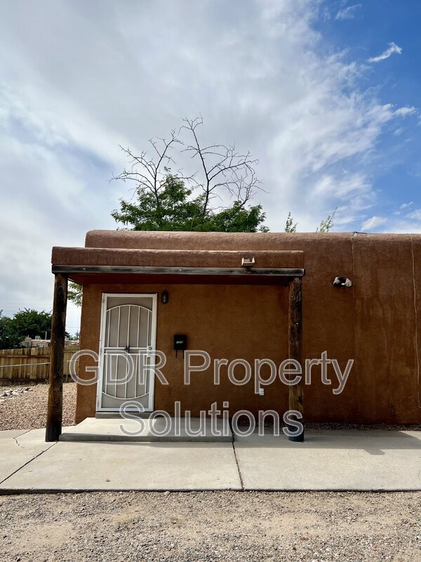 Photo - 3529 Ross Ave SE