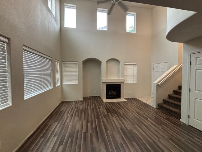 989 Grand Cerritos Ave