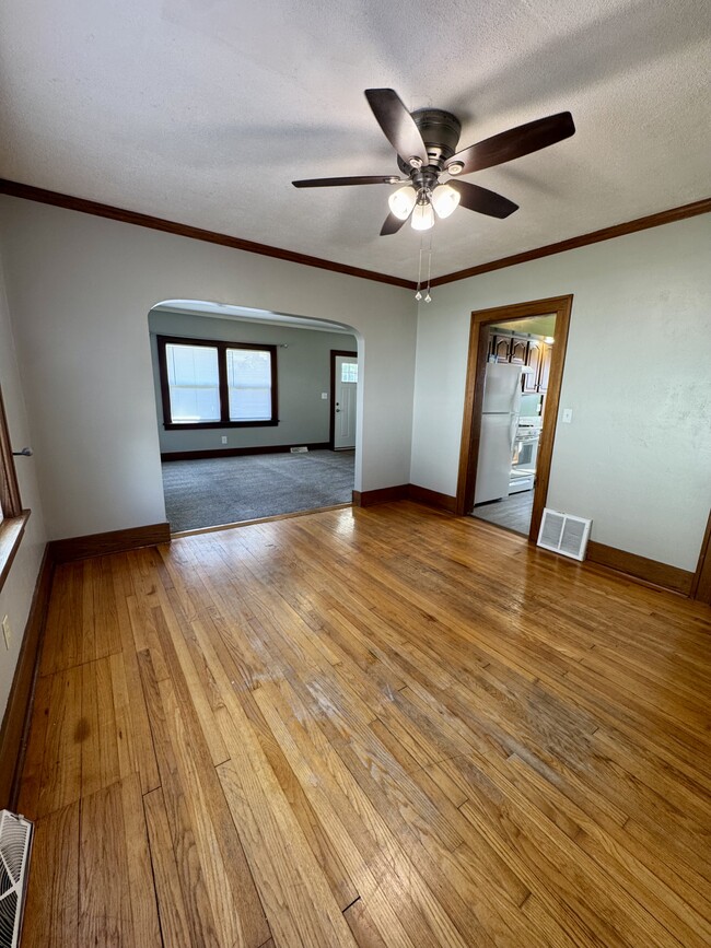 Photo - 416 E 29th Pl
