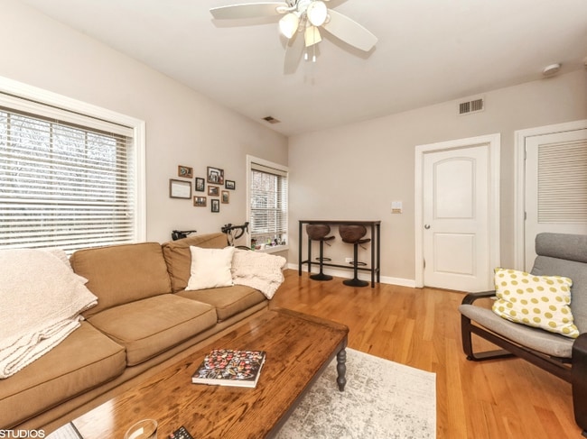 Photo - 839 E 52nd St Unit 3