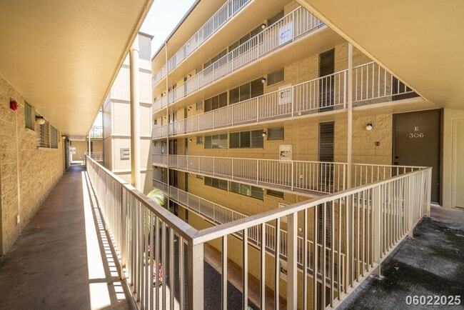 $2,500 /2 Bed /1 Bath / 2 PARKING In beaut... - $2,500 /2 Bed /1 Bath / 2 PARKING In beaut... Casa