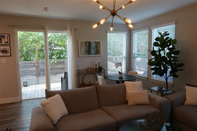 Photo - 1511 E Sandalwood Ln