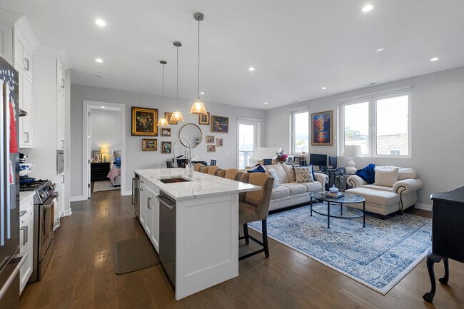 Photo - 2205 W Medill Ave Unit 3W